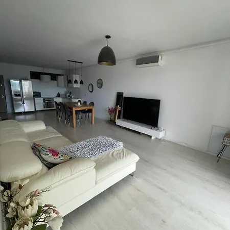 Апартаменты Cozy Modern In The Heart Of Nature, Outdoor Terrace, Free Parking *