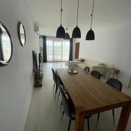 Cozy Modern In The Heart Of Nature, Outdoor Terrace, Free Parking Апартаменты